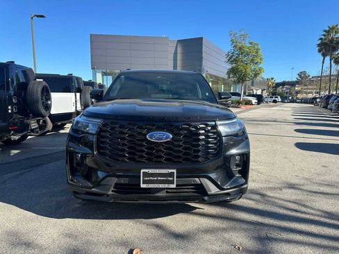 Used 2025 Ford Explorer ST-Line w/ ST-Line Street Pack image 6