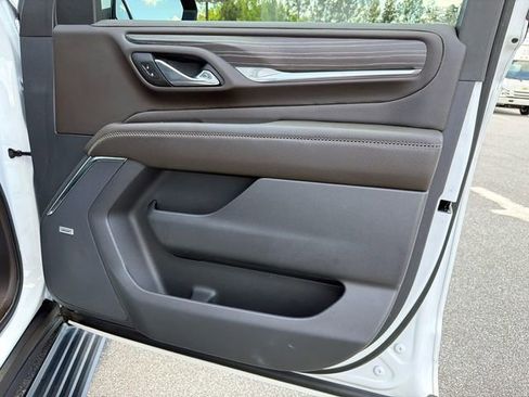 Used 2023 GMC Yukon XL Denali AWD/4WD image 14