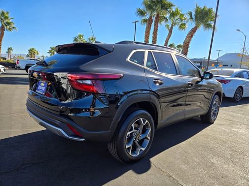 Used 2024 Chevrolet Trax LT w/ Driver Confidence Package image 6