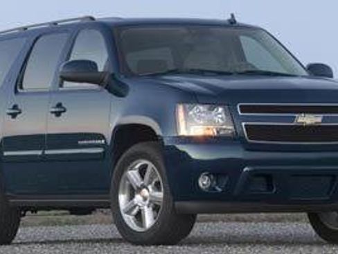 Used 2007 Chevrolet Suburban LT RWD image 1