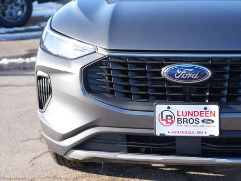 Used 2024 Ford Escape Active image 11