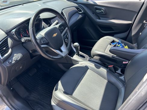 Used 2019 Chevrolet Trax LT w/ LT Convenience Package FWD image 14