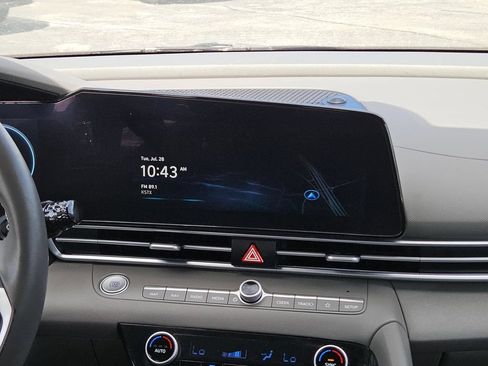Used 2025 Hyundai Elantra SEL FWD image 20