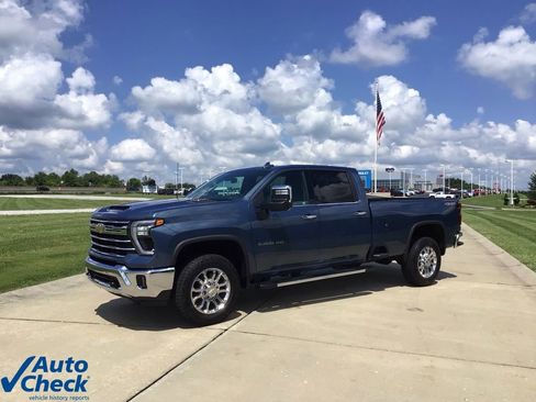 Used 2025 Chevrolet Silverado 2500 LTZ w/ LTZ Convenience Package image 3