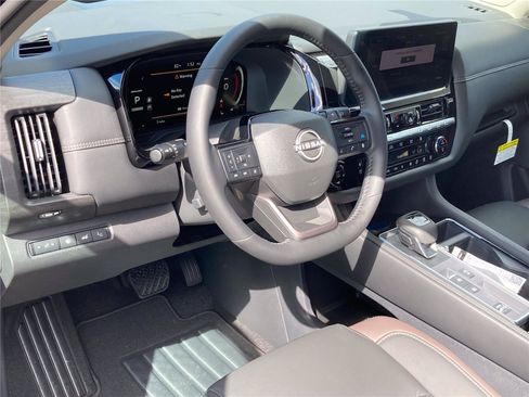 New 2026 Nissan Pathfinder Platinum FWD image 10