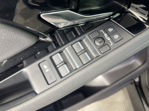 Used 2023 Land Rover Range Rover Evoque S image 20