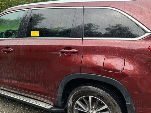 Used 2017 Toyota Highlander XLE AWD/4WD image 6