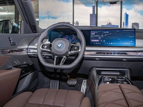 Used 2026 BMW 750e xDrive AWD/4WD image 16