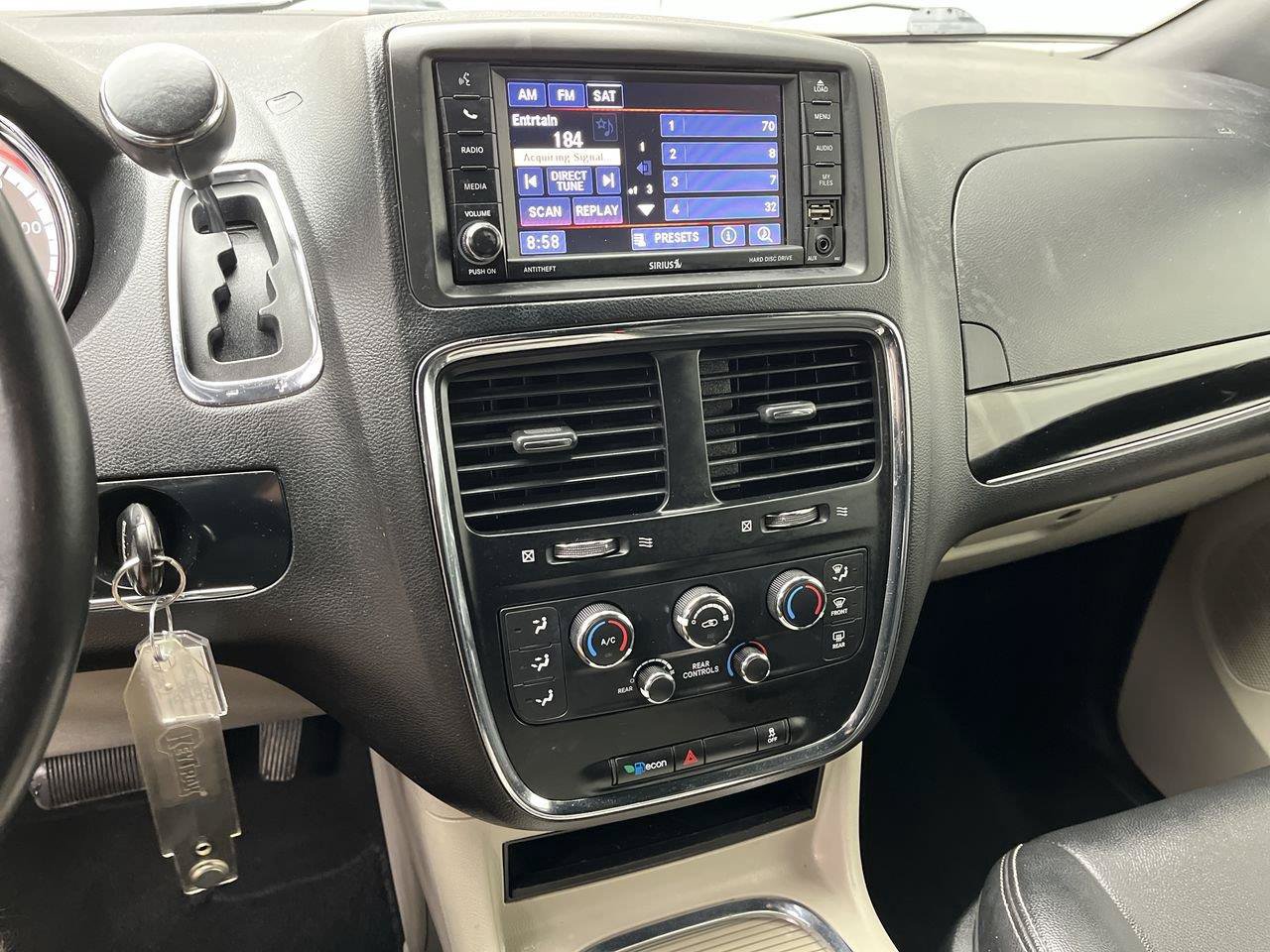Used 2019 Dodge Grand Caravan SXT FWD image 16