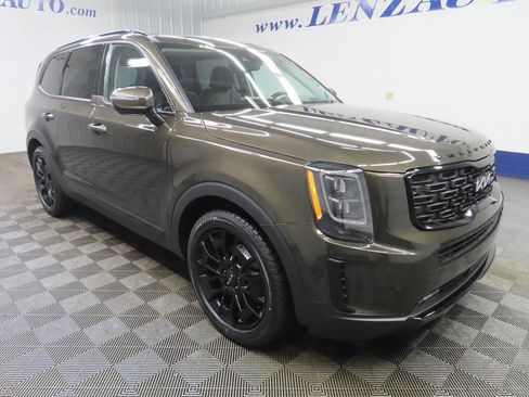 Used 2022 Kia Telluride SX w/ SX Prestige Package image 3