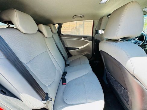 Used 2013 Hyundai Accent SE FWD image 12