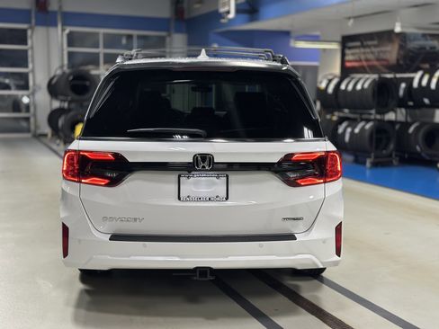 New 2026 Honda Odyssey Touring image 5