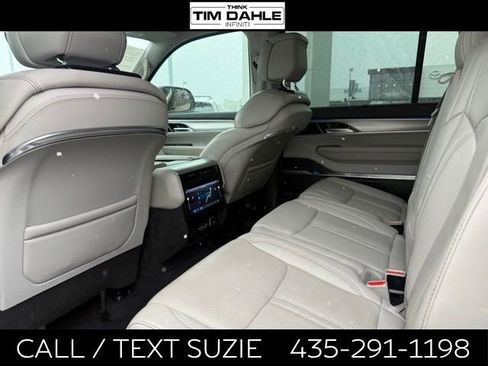 Used 2023 Jeep Grand Wagoneer L 4WD w/ Flexible Seating Group image 13