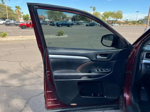 Used 2017 Toyota Highlander XLE image 22