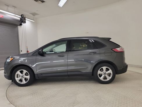 Used 2020 Ford Edge SE FWD image 2