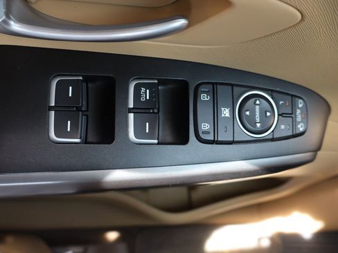 Used 2015 Kia Sedona LX w/ LX Convenience Package FWD image 14