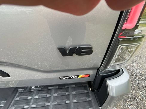 Used 2018 Toyota Tacoma TRD Sport RWD image 11