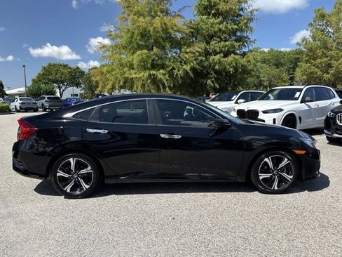 Used 2017 Honda Civic Touring image 2