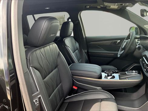New 2026 Buick Enclave Avenir w/ Super Cruise Package FWD image 19