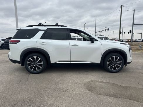 New 2026 Nissan Pathfinder Platinum w/ Cargo Package image 8
