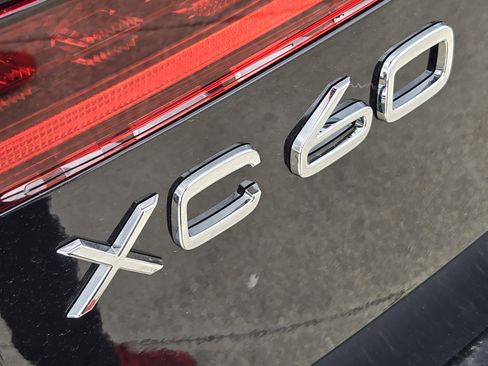 Used 2026 Volvo XC60 B5 Core AWD/4WD image 12