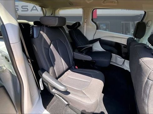 Used 2023 Chrysler Voyager LX FWD image 25