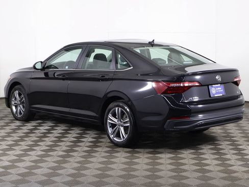 Used 2024 Volkswagen Jetta SE FWD image 10