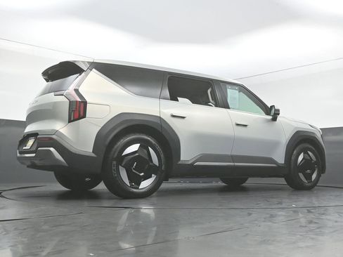 Used 2024 Kia EV9 Light RWD image 49
