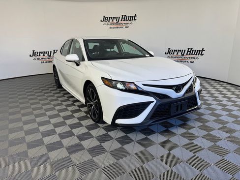 Used 2021 Toyota Camry SE image 7