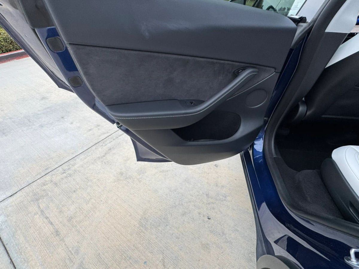 Used 2023 Tesla Model Y Long Range AWD/4WD image 29