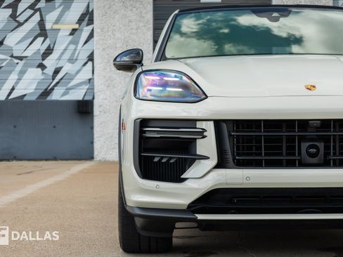Used 2024 Porsche Cayenne Turbo GT AWD/4WD image 4