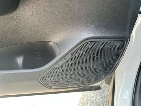 Used 2025 Toyota RAV4 LE AWD/4WD image 27