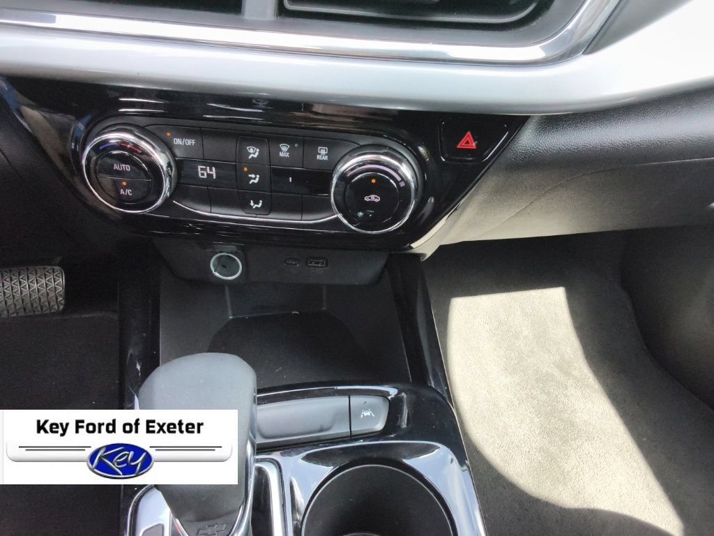 Used 2025 Chevrolet Trax LT FWD image 31