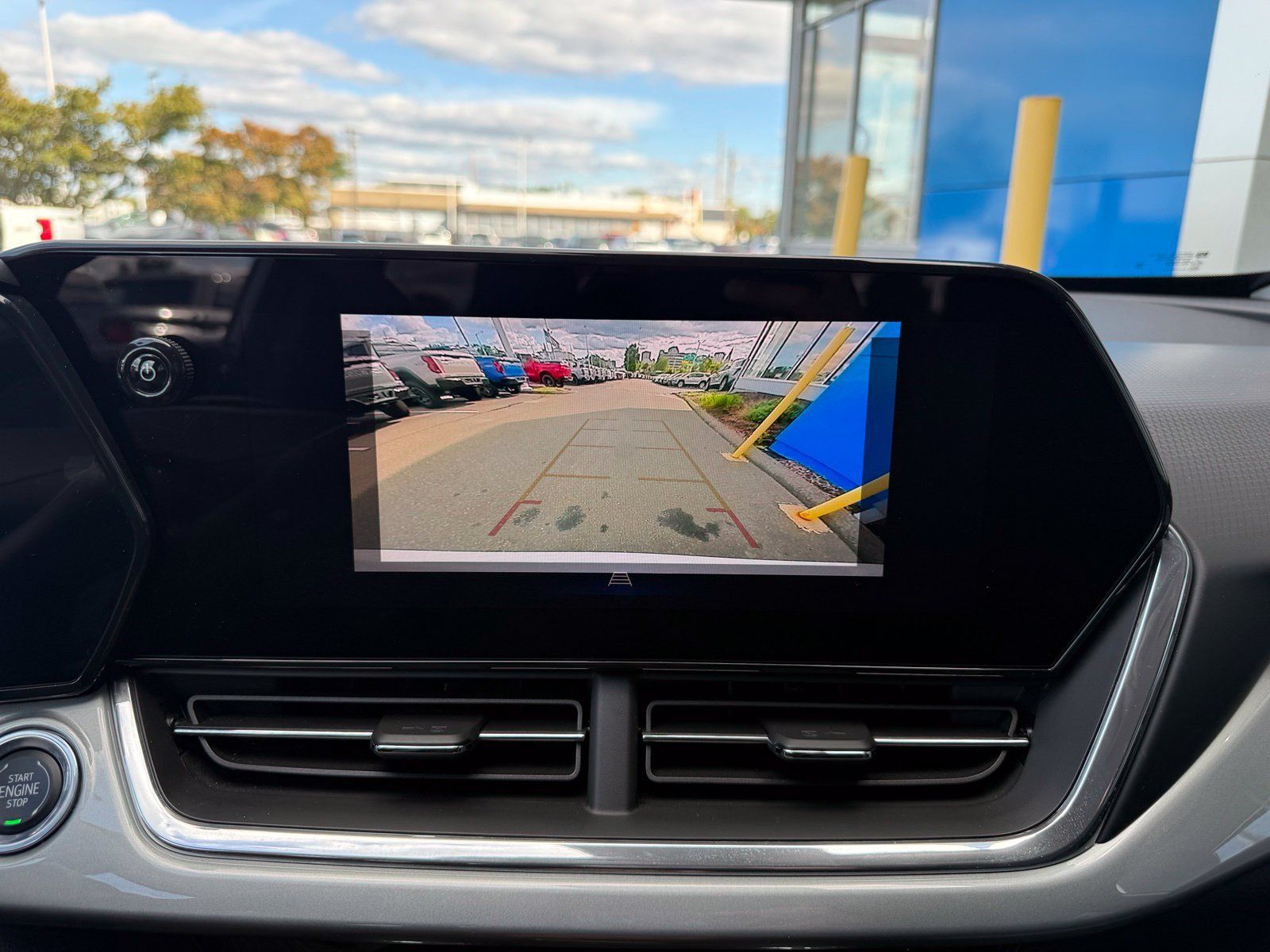 Used 2025 Chevrolet Trax LT FWD image 20