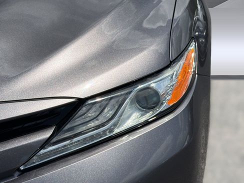 Used 2020 Toyota Camry XLE FWD image 11
