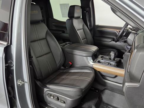 Used 2023 Chevrolet Silverado 1500 High Country w/ High Country Premium Package AWD/4WD image 35