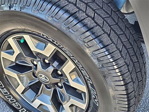 Used 2020 Toyota Tacoma TRD Off-Road image 13