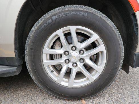 Used 2021 Chevrolet Suburban LS w/ Driver Alert Package image 12