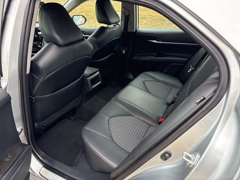 Used 2022 Toyota Camry SE FWD image 11