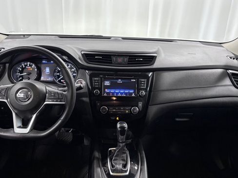 Used 2018 Nissan Rogue SV AWD/4WD image 10