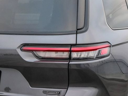 Used 2023 Jeep Grand Cherokee L Summit AWD/4WD image 10