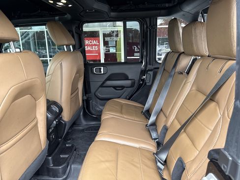 Used 2020 Jeep Wrangler Unlimited Sahara image 28