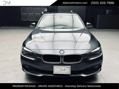 Used 2017 BMW 320i Sedan RWD image 11