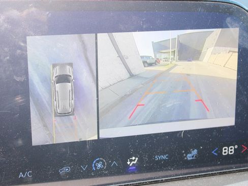 Used 2024 Chevrolet Traverse LS image 8