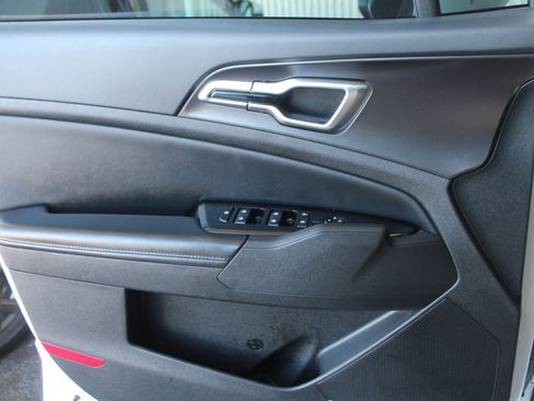 Used 2023 Kia Sportage EX image 11