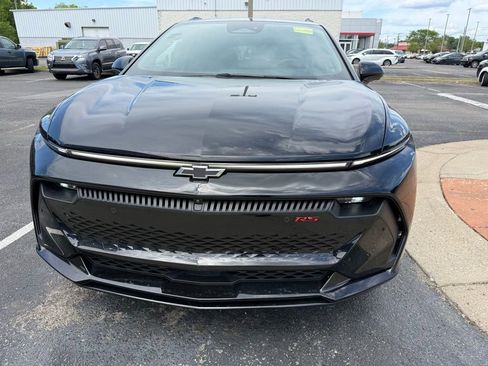 Used 2024 Chevrolet Equinox EV RS image 2