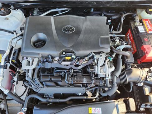 Used 2018 Toyota Camry LE image 9