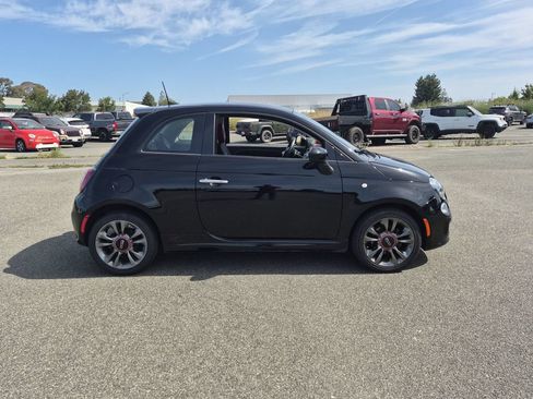 Used 2017 FIAT 500 Pop w/ Sport Appearance Package FWD image 2