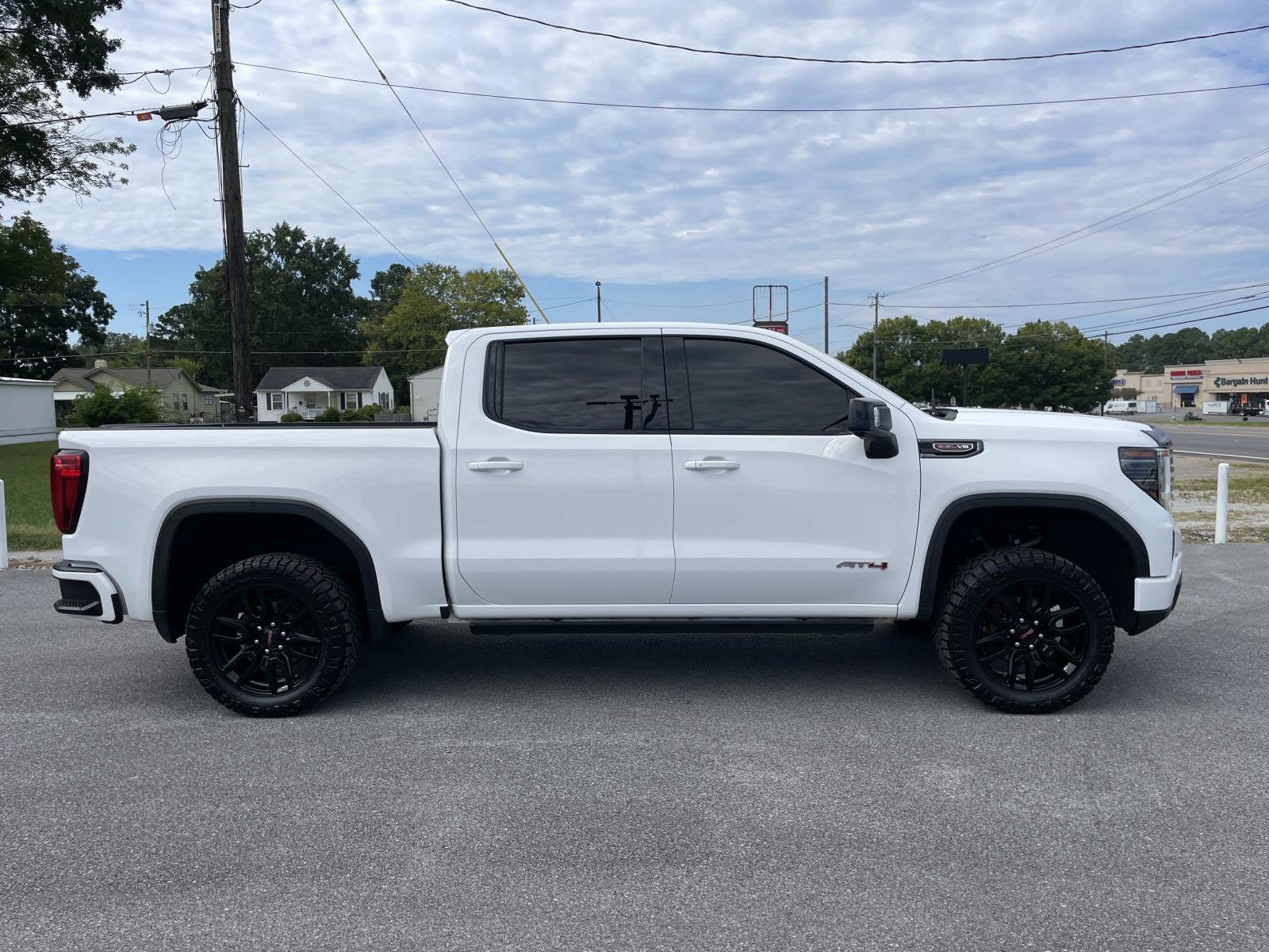 Used 2023 GMC Sierra 1500 AT4 w/ AT4 Premium Package AWD/4WD image 2