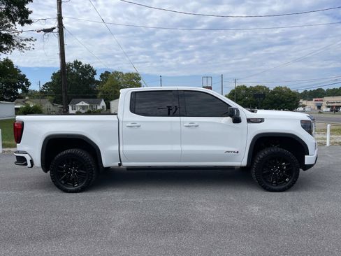 Used 2023 GMC Sierra 1500 AT4 w/ AT4 Premium Package AWD/4WD image 2
